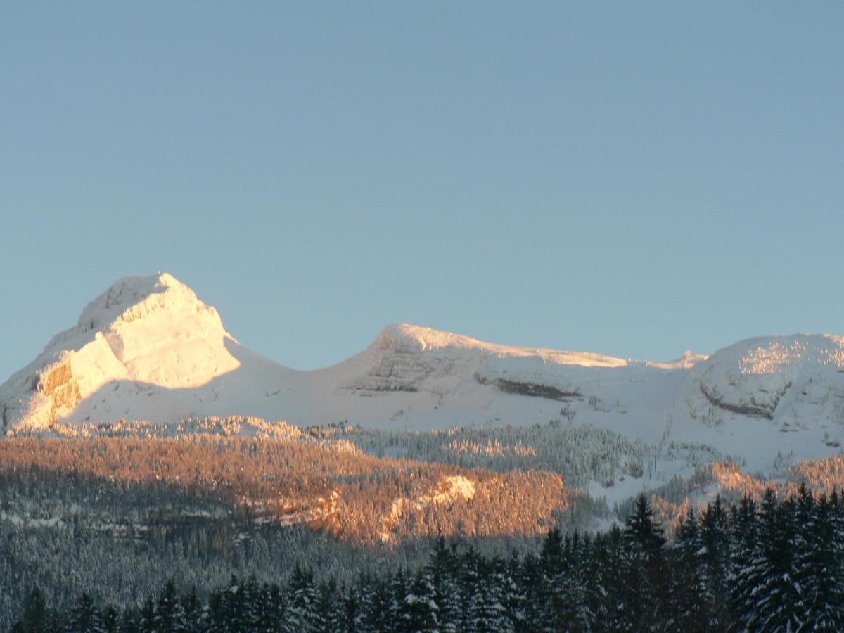 Auberge des deux Moucherolles Corrençon-en-Vercors Extérieur photo